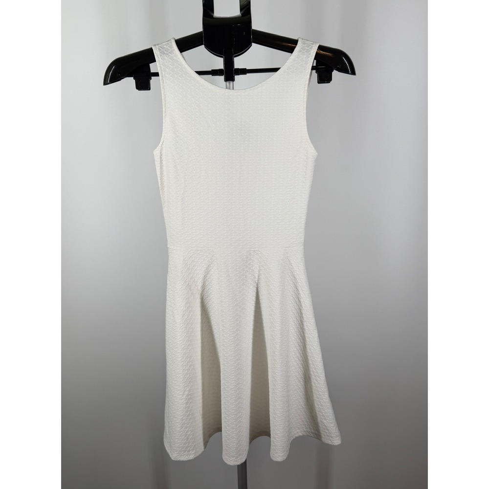 HM‎ Divided White Textured Fit and Flare Skater Dress V-Back Sleeveless Size 6